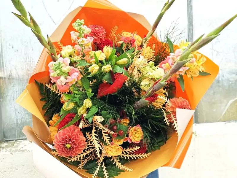 Bouquet automnal orange, dahlias et glaïeuls